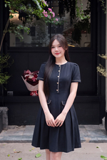 Đầm xòe công sở cổ tròn phối nút viền ren