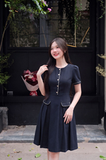 Đầm xòe công sở cổ tròn phối nút viền ren