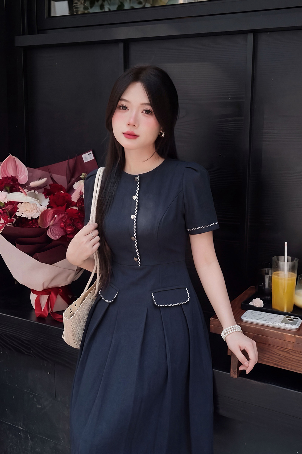 Đầm xòe công sở cổ tròn phối nút viền ren