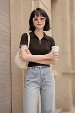 Áo thun polo màu nâu viền trắng