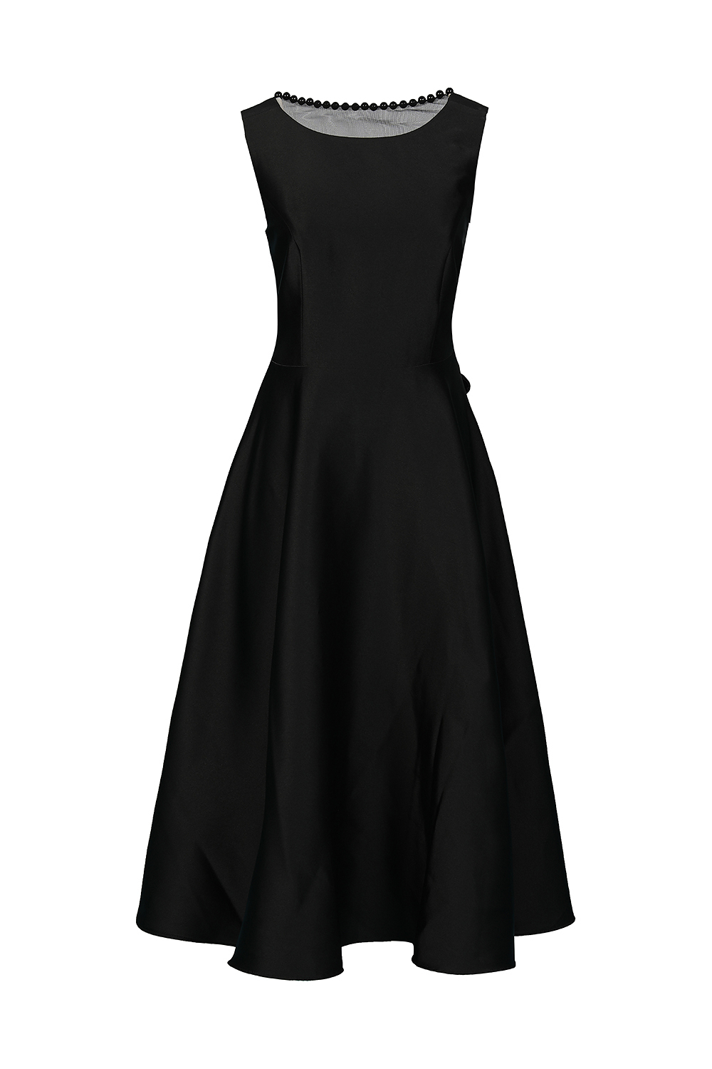 Đầm đen sát nách dáng xòe