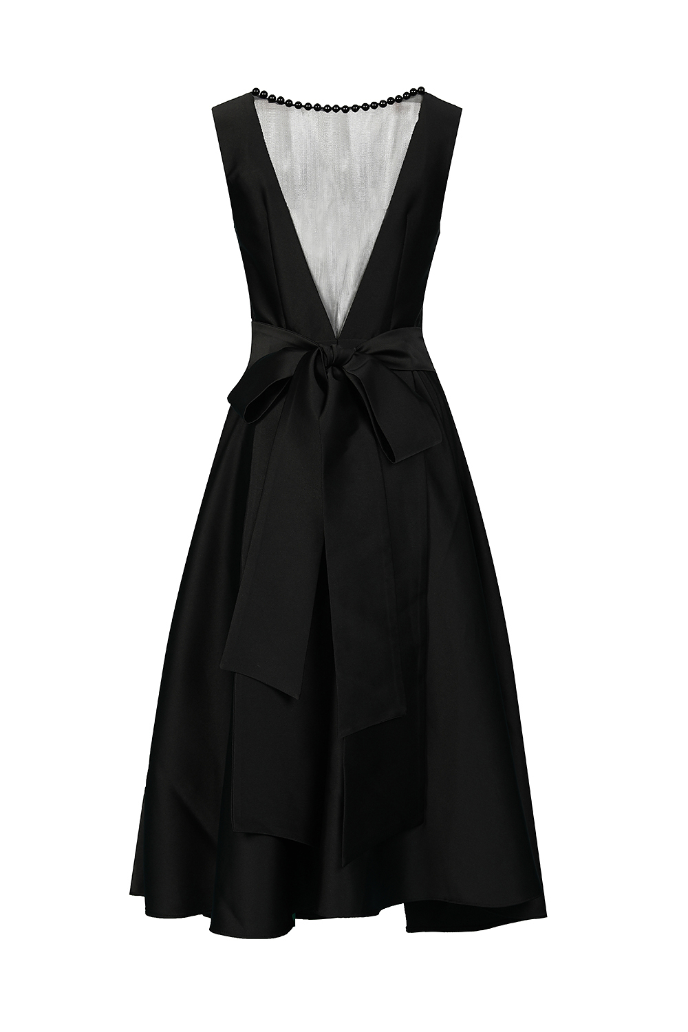 Đầm đen sát nách dáng xòe