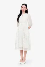 Đầm voan trắng chấm bi tay lỡ