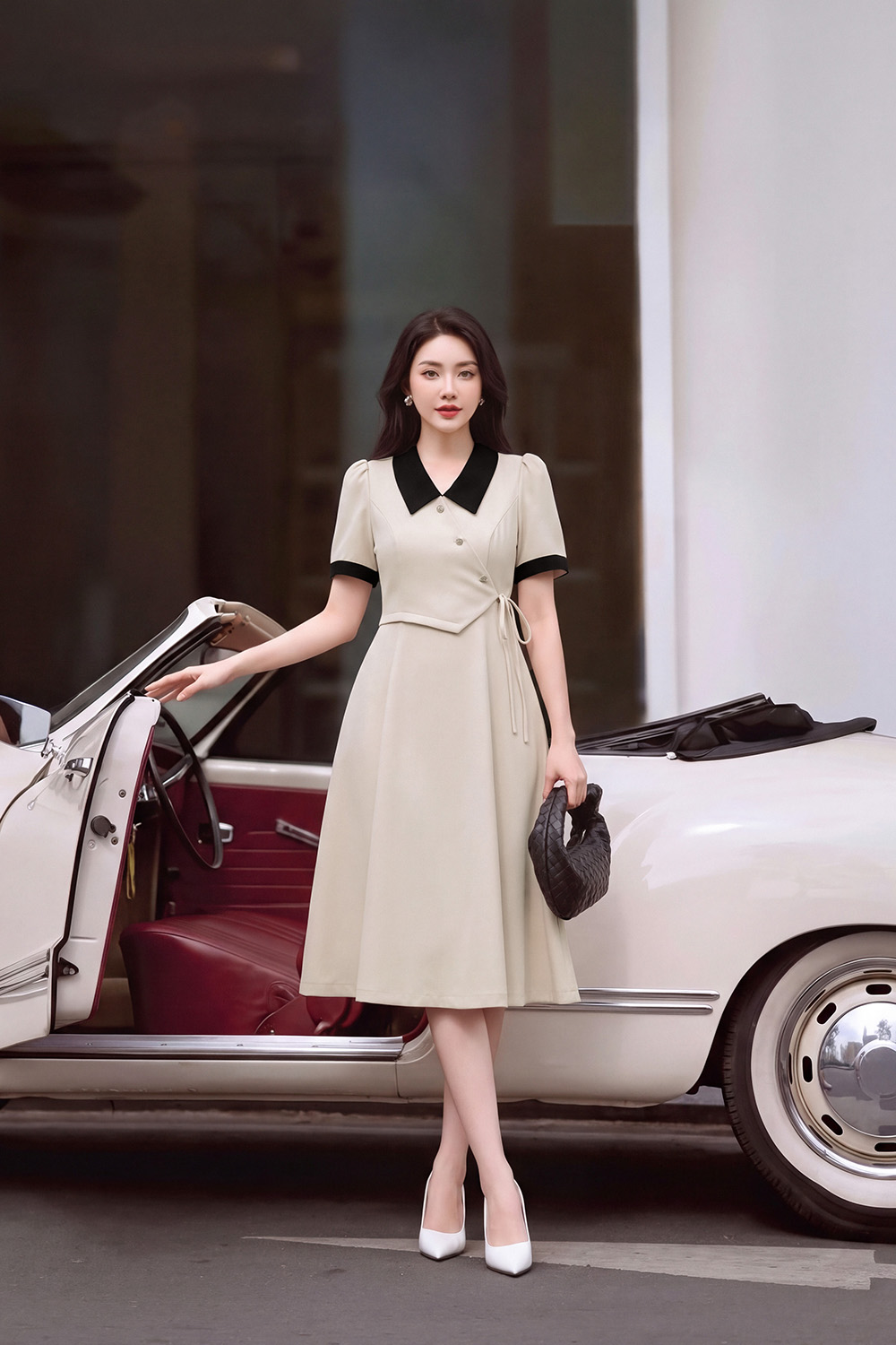 Đầm xòe màu kem phối đen nhấn nơ eo