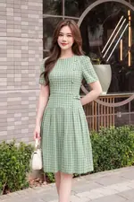 Đầm caro xanh dáng xòe xếp ly