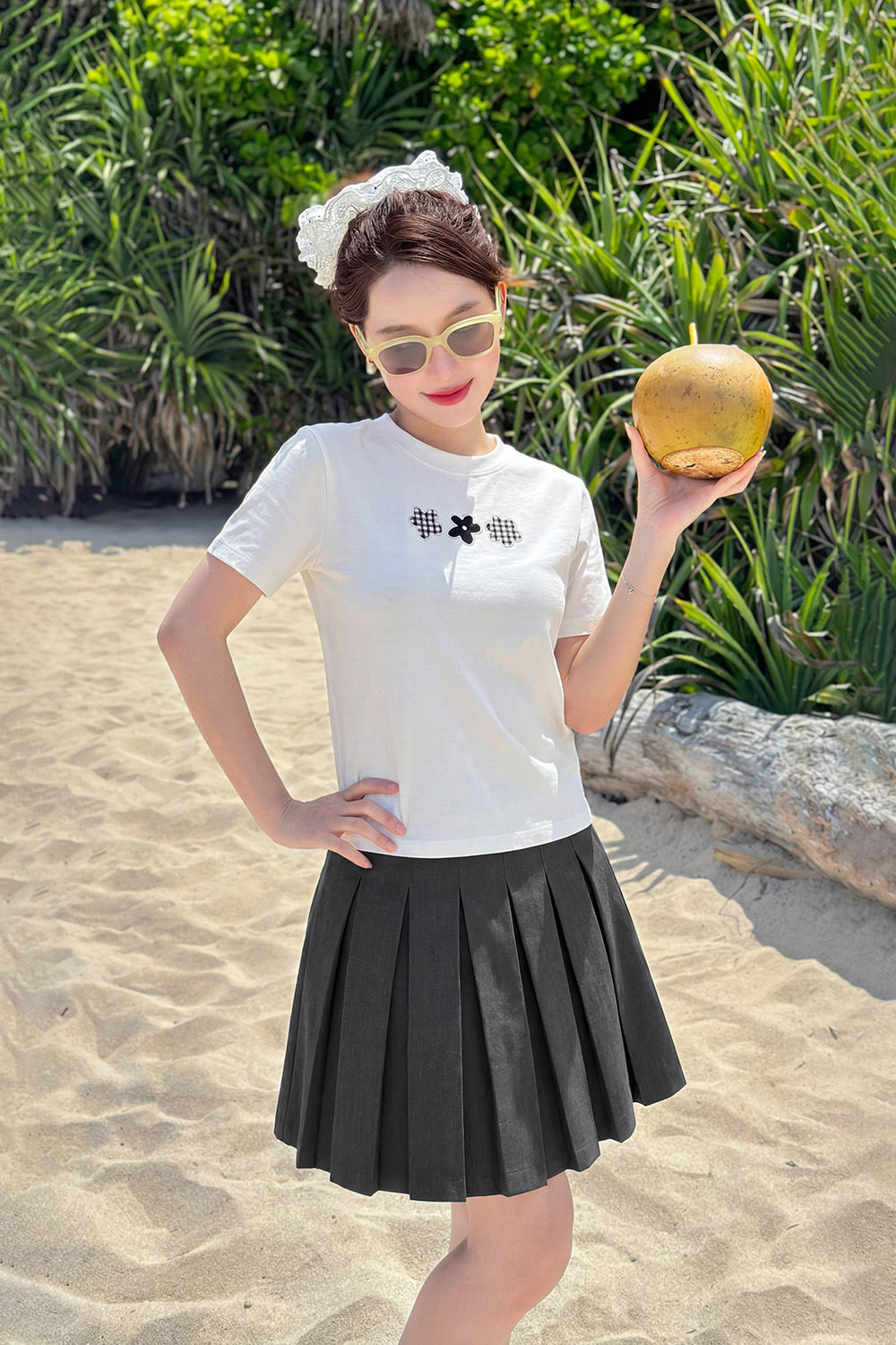 Áo thun nữ cổ tròn tay ngắn màu trắng