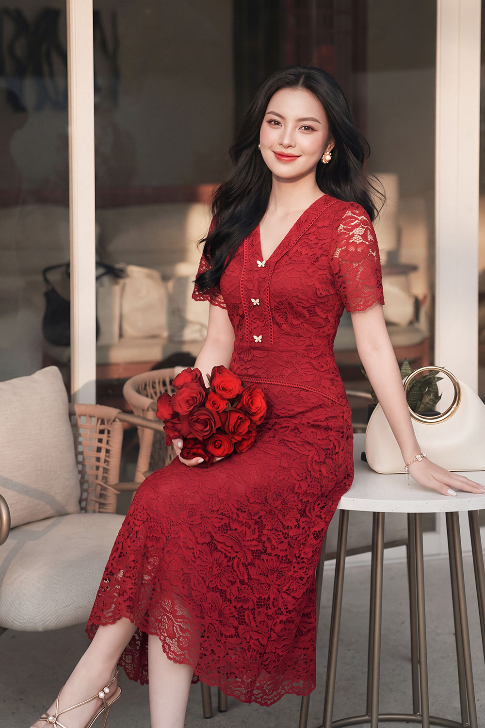 Đầm ren đỏ dự tiệc dáng xòe