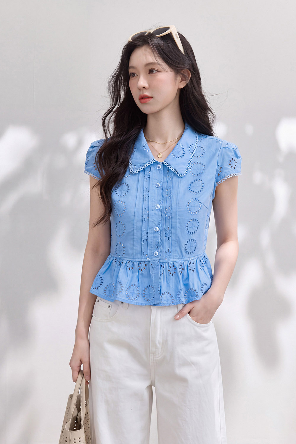 Áo kiểu peplum xô thêu cổ sơ mi viền ren