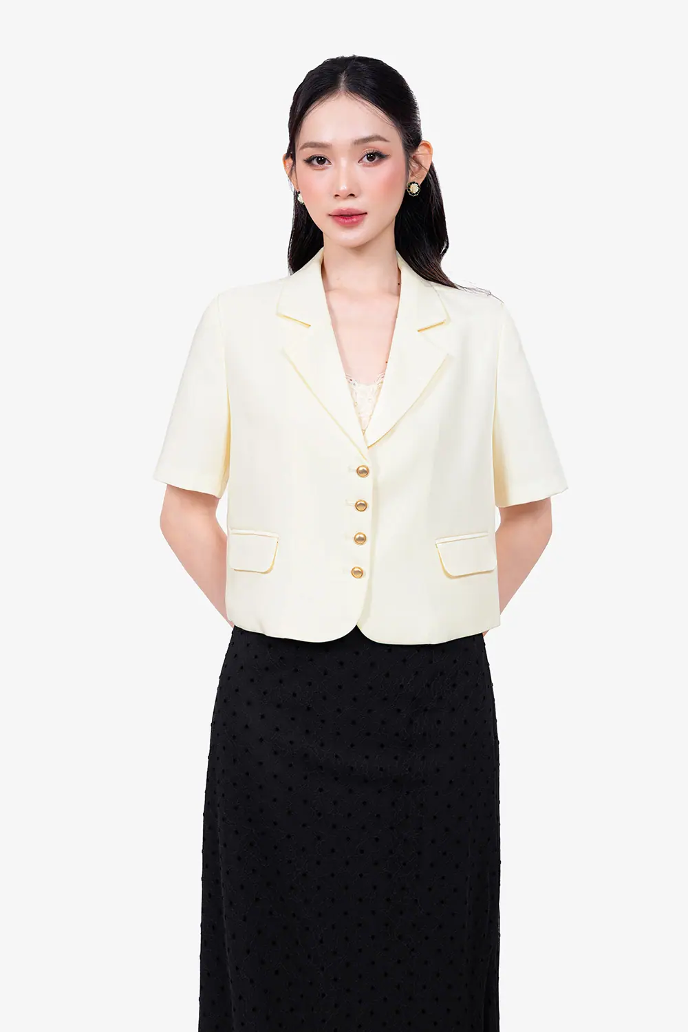 Áo kiểu dáng vest tay ngắn màu kem