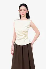 Áo lụa màu kem sát nách nhấn eo