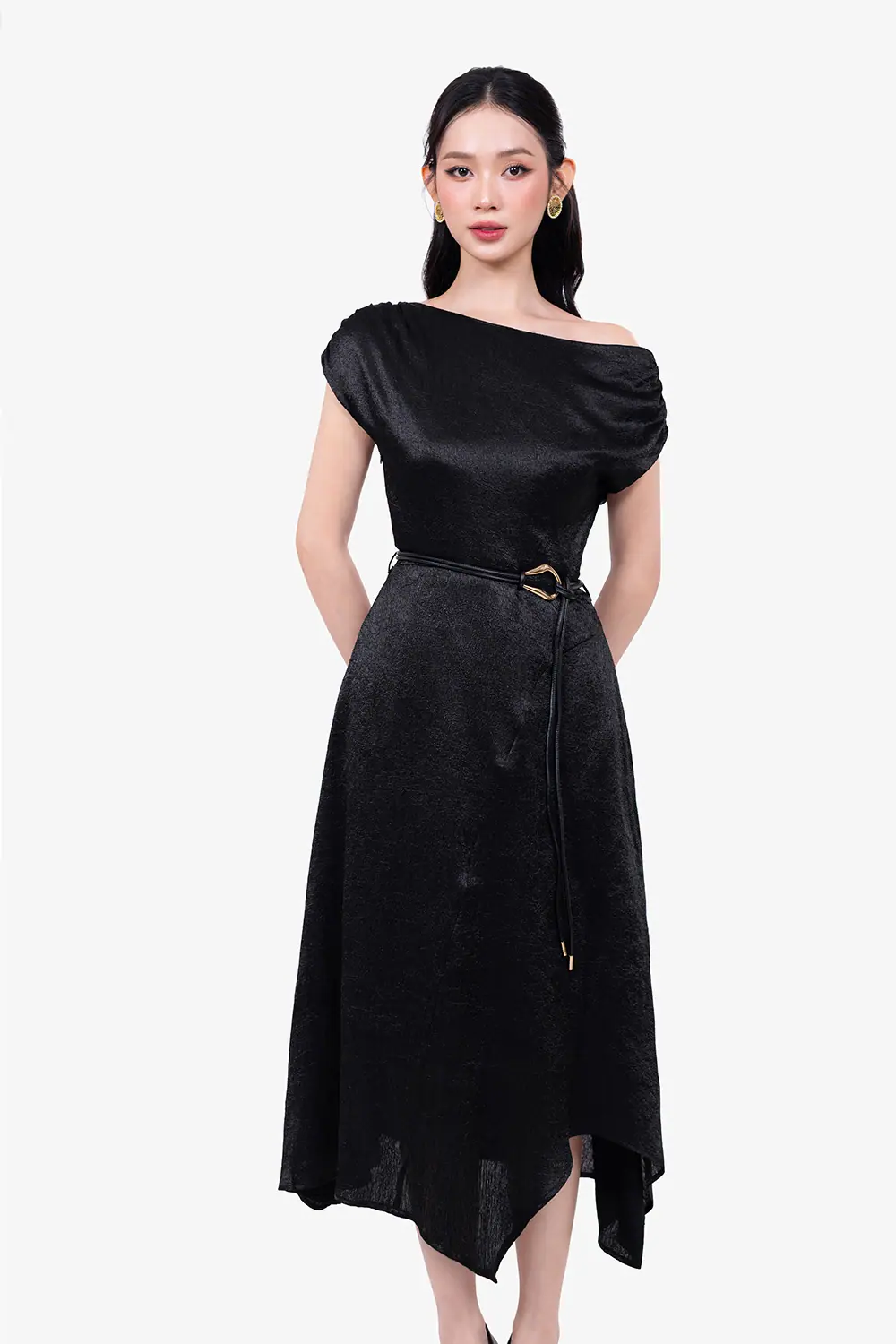 Đầm lụa ngọc trai lệch vai dáng xòe