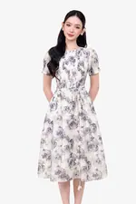 Đầm trắng họa tiết hoa dáng xòe