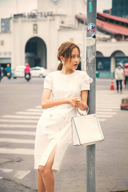 Váy trắng tay phồng phối nút KK98-06