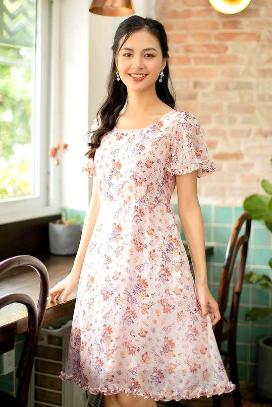 Váy hoa đi chơi dạo phố