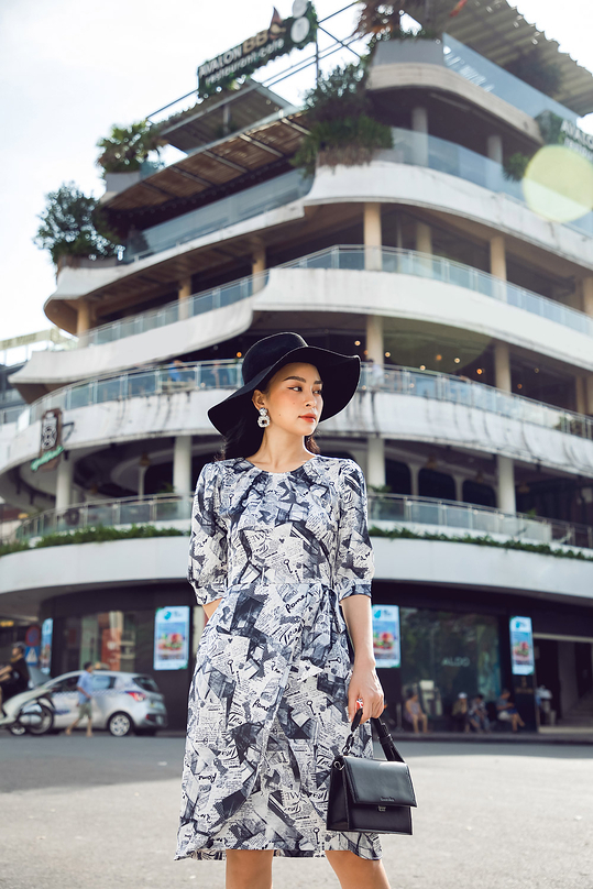 Đầm chữ A họa tiết lạ mắt