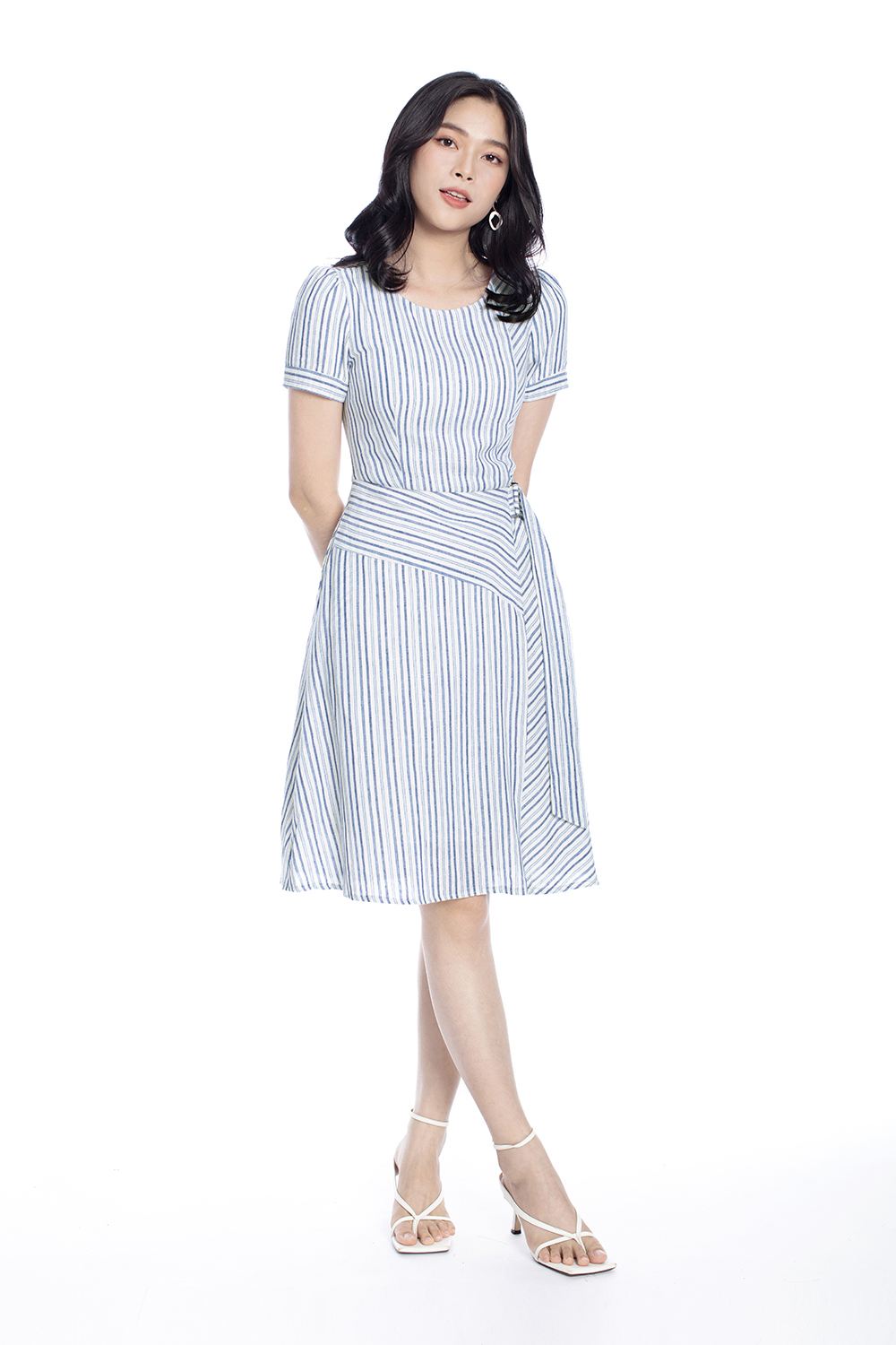 Đầm xòe họa tiết kẻ nhấn eo 