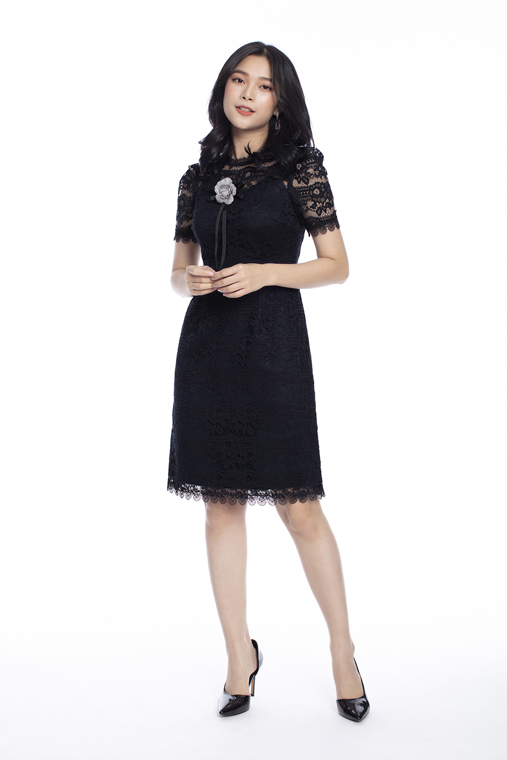 Đầm ren đính hoa form chữ A 