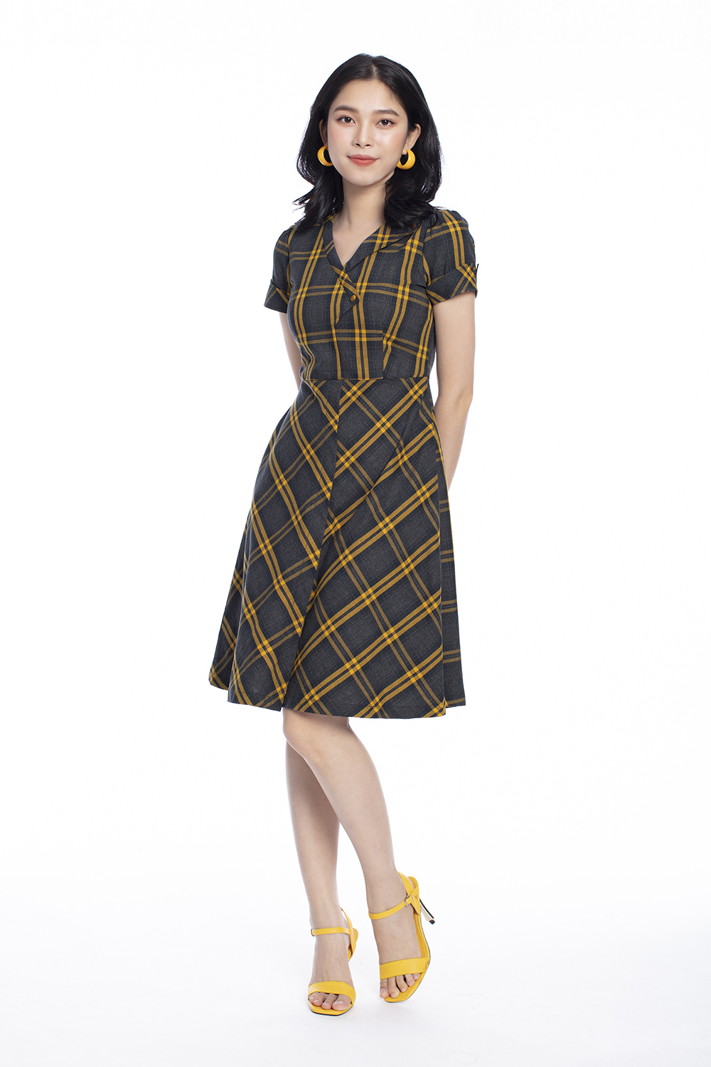 Đầm xòe họa tiết caro cổ V 