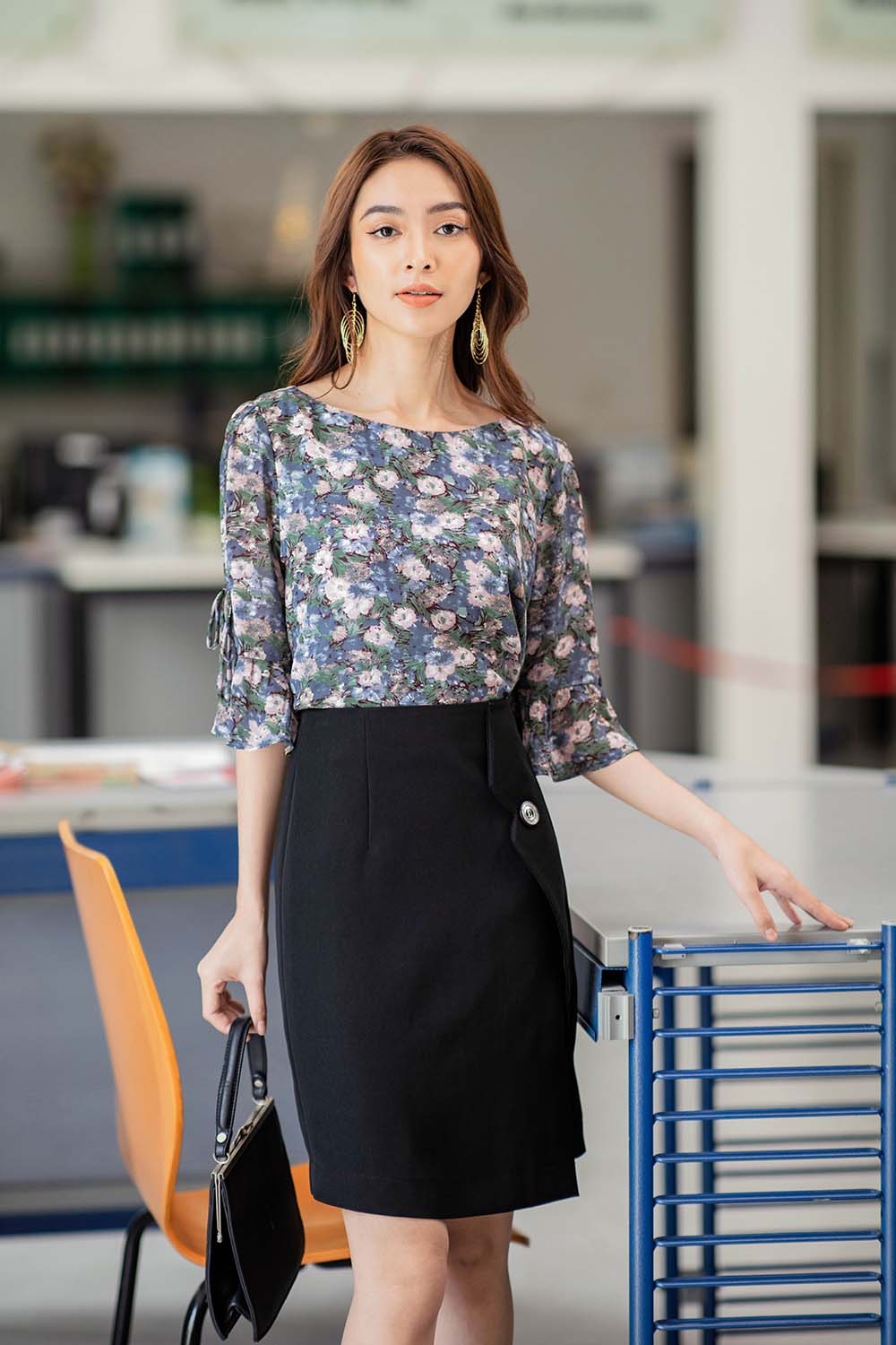 Chân váy đen chữ A phối nút CV02-20