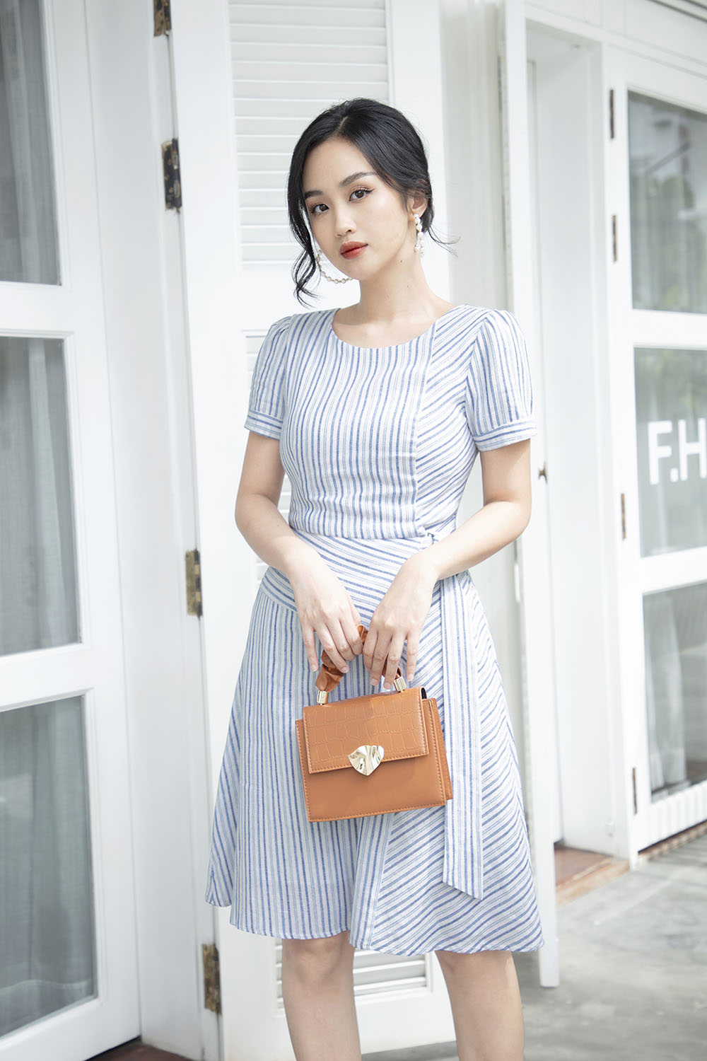 Đầm xòe họa tiết kẻ nhấn eo 