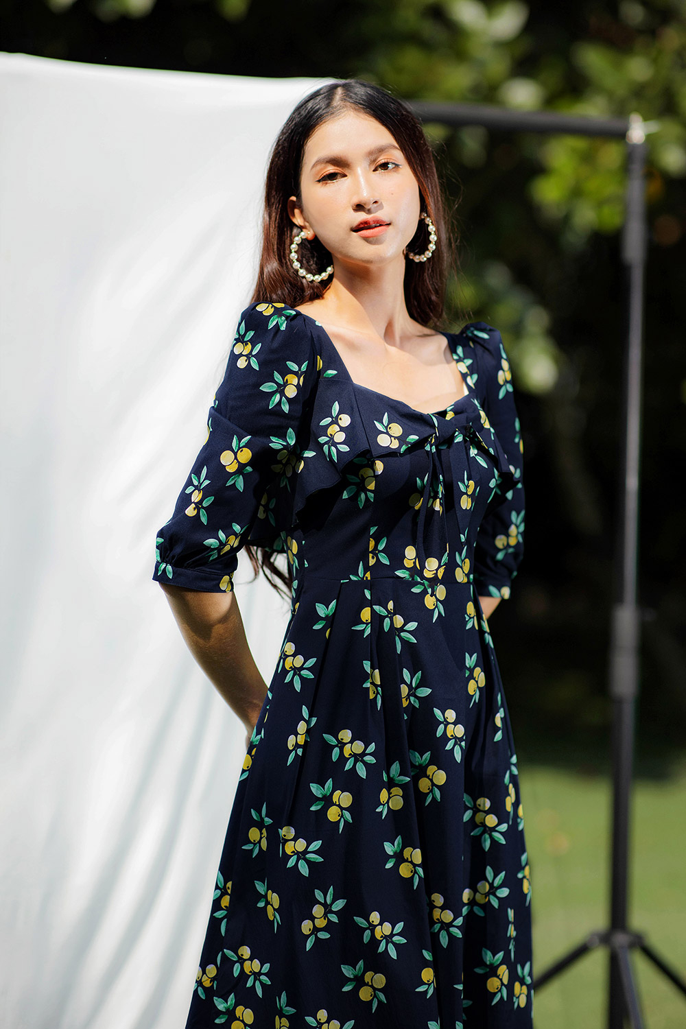 Đầm xòe hoa viền bèo thắt nơ 