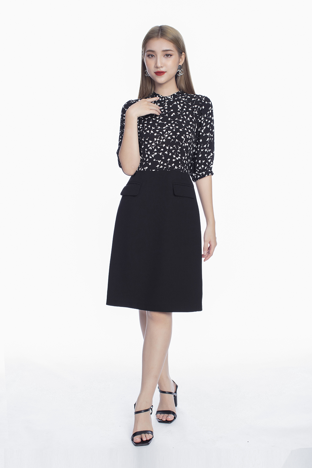 Đầm chữ A phối họa tiết tay lỡ 