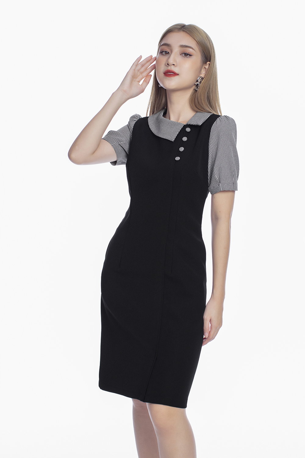 Đầm đen phối caro dáng chữ A cổ sen 