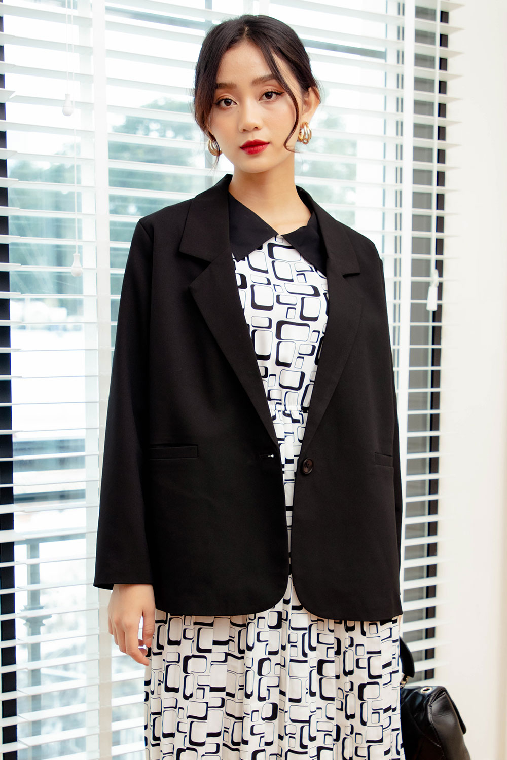 Áo khoác blazer đen có túi