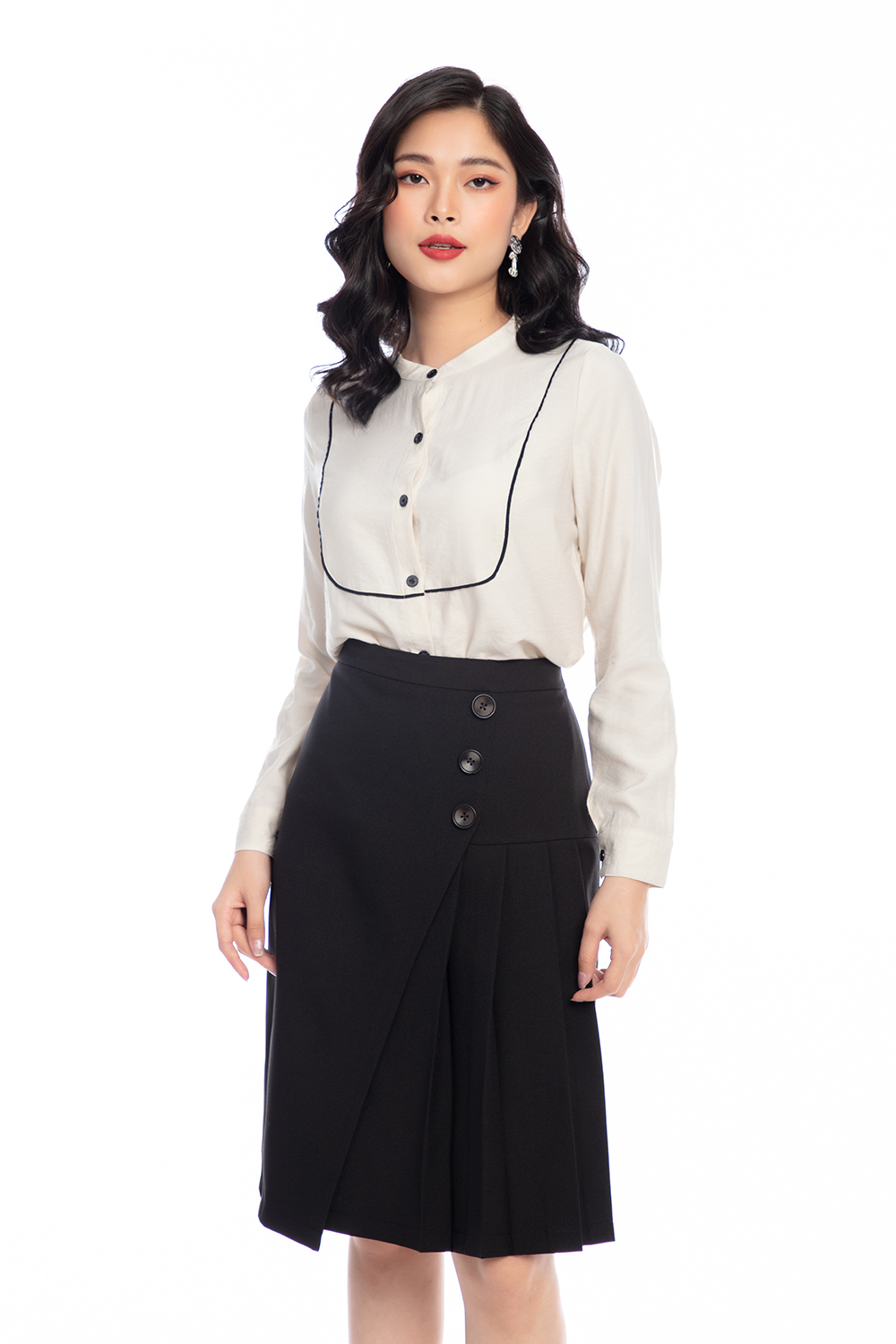 Áo sơ mi tay dài viền đen 