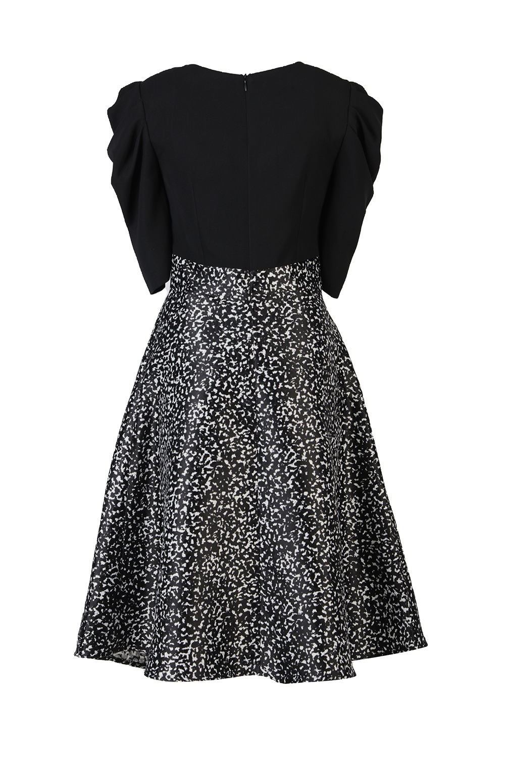 Đầm xòe tay phồng cổ tròn 