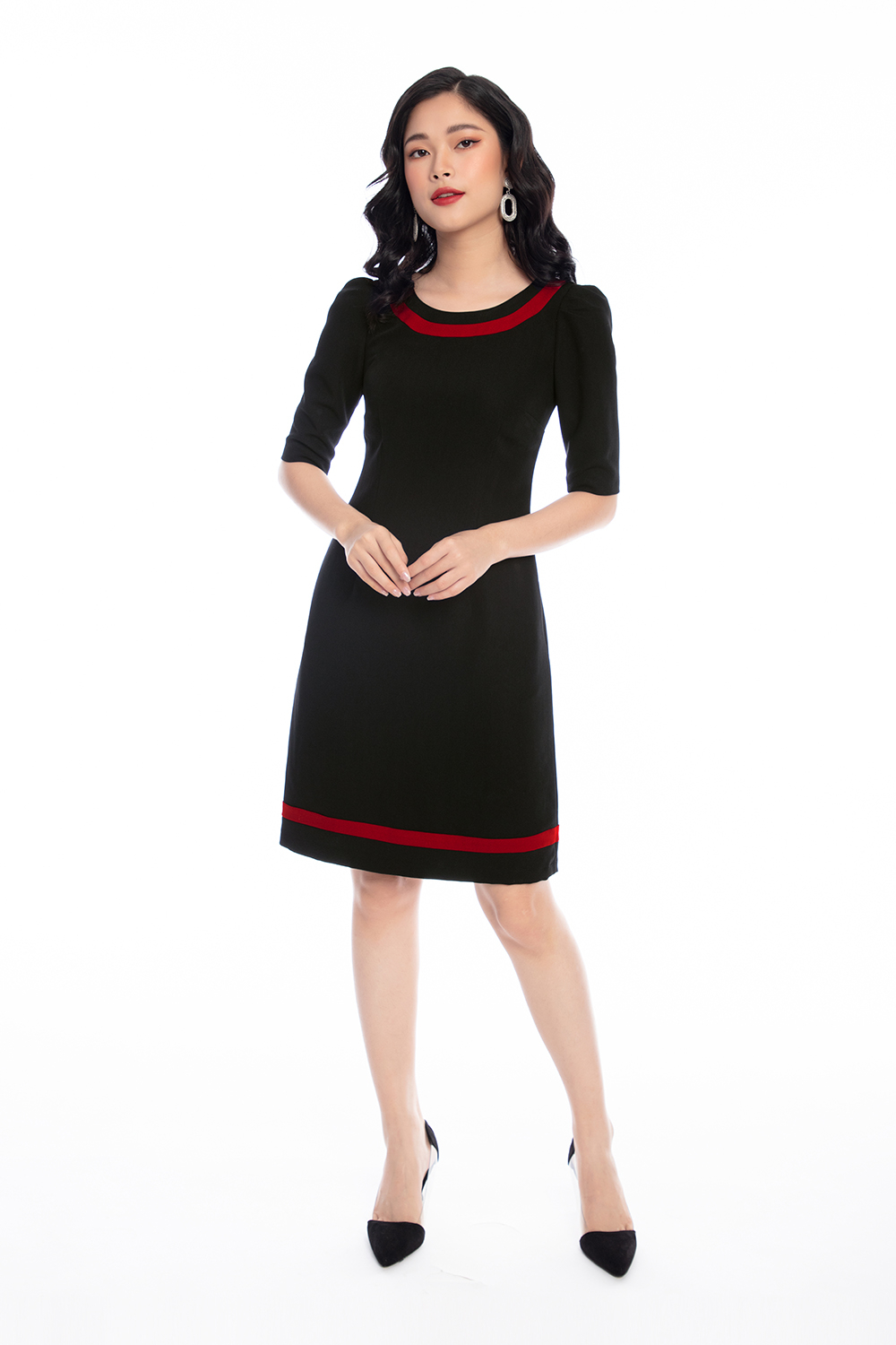 Đầm đen viền đỏ form chữ A 
