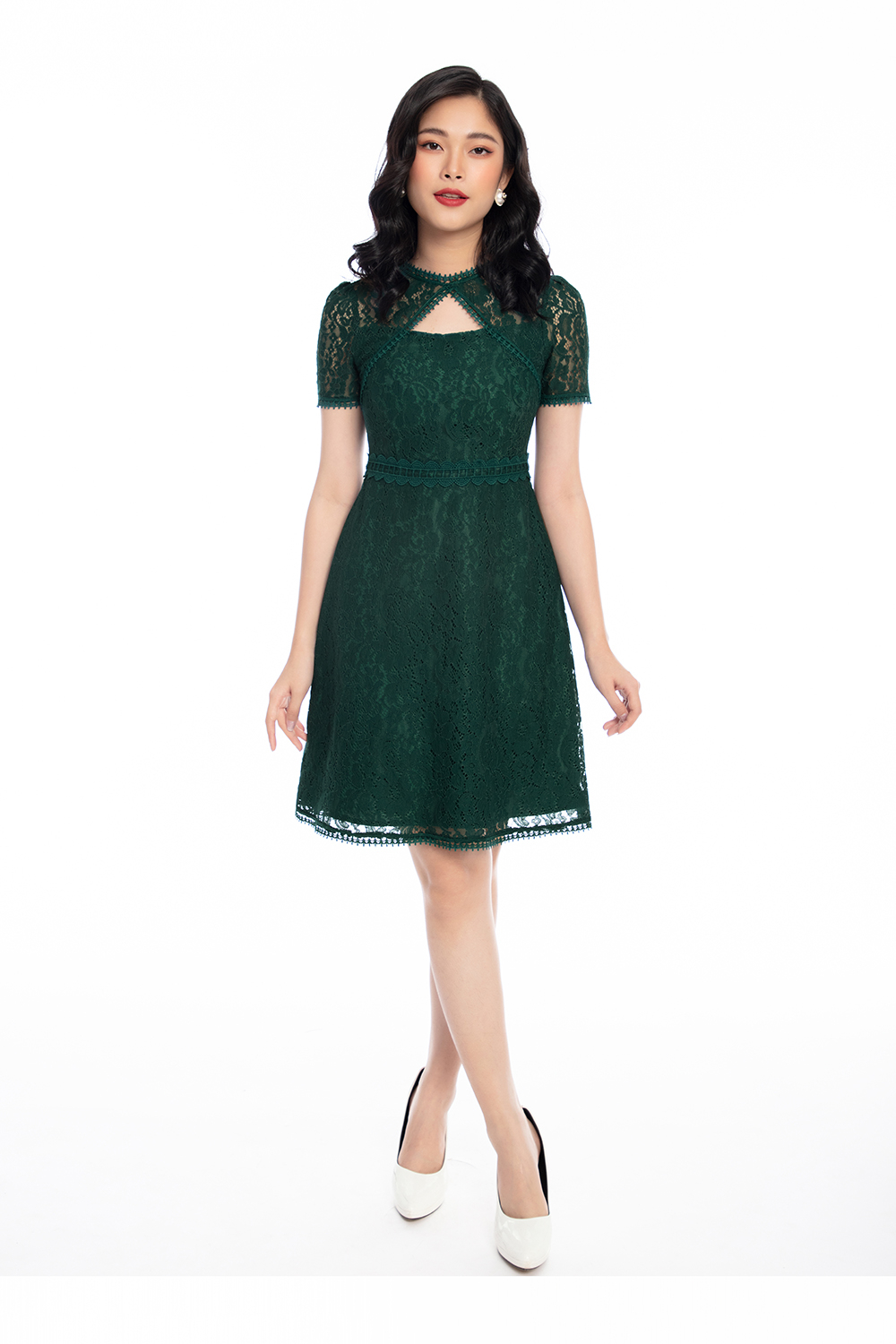 Đầm ren xòe cổ cut-out 