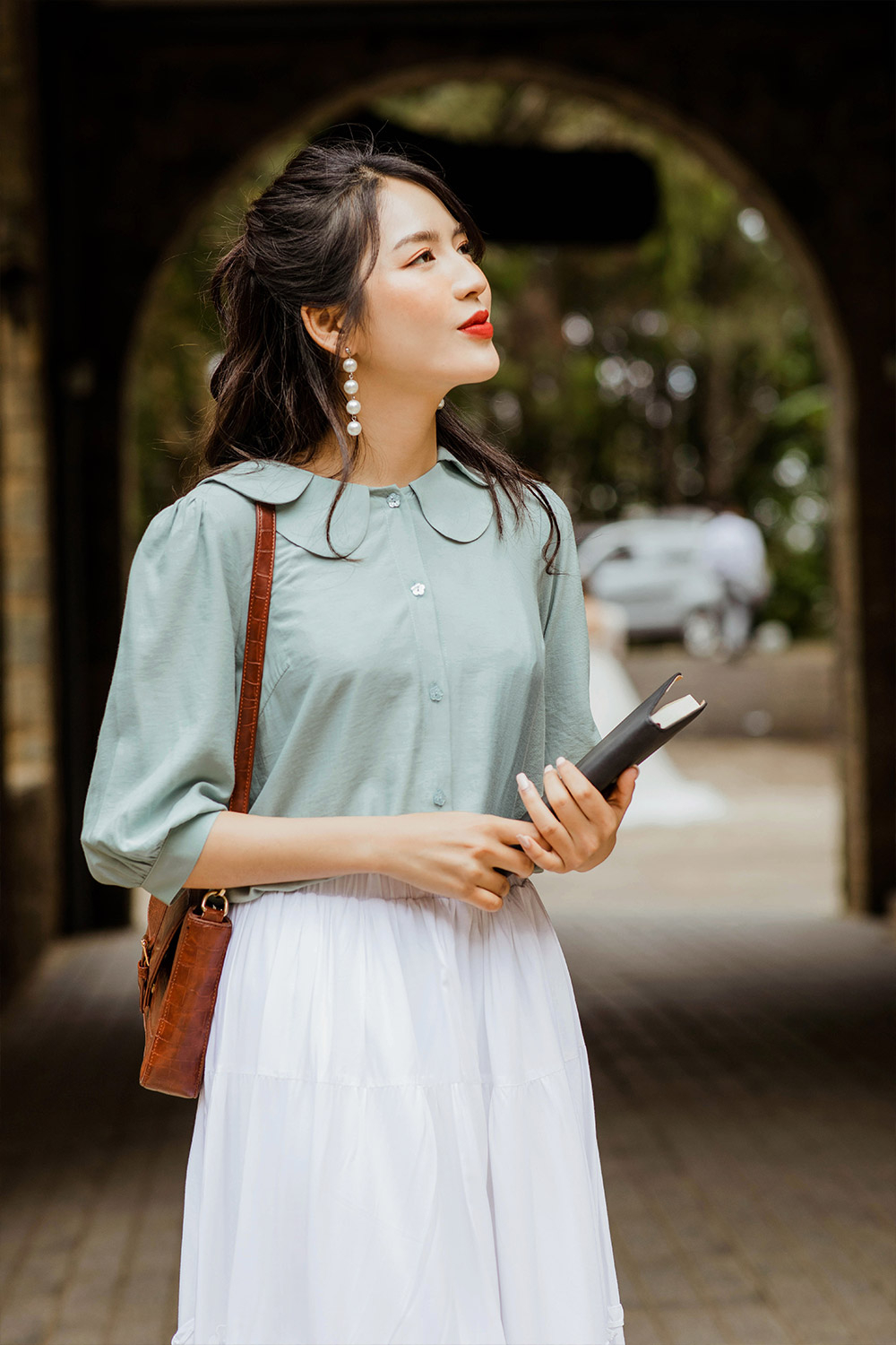 Áo sơ mi cổ sen tay lỡ 