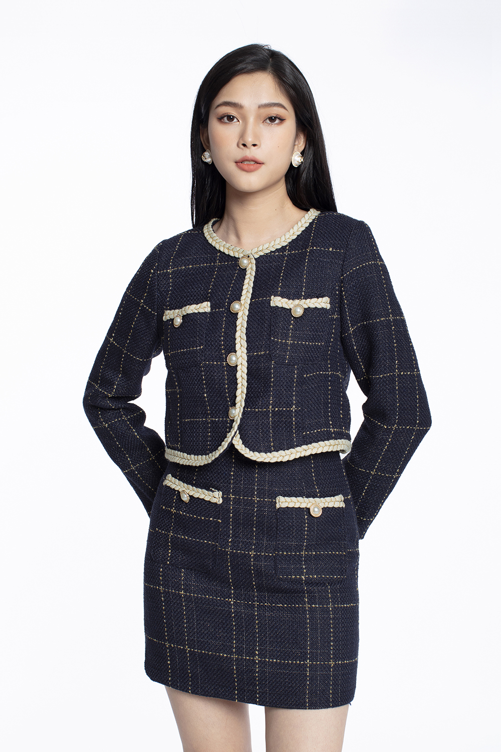 Áo khoác lửng đính nút tay dài 