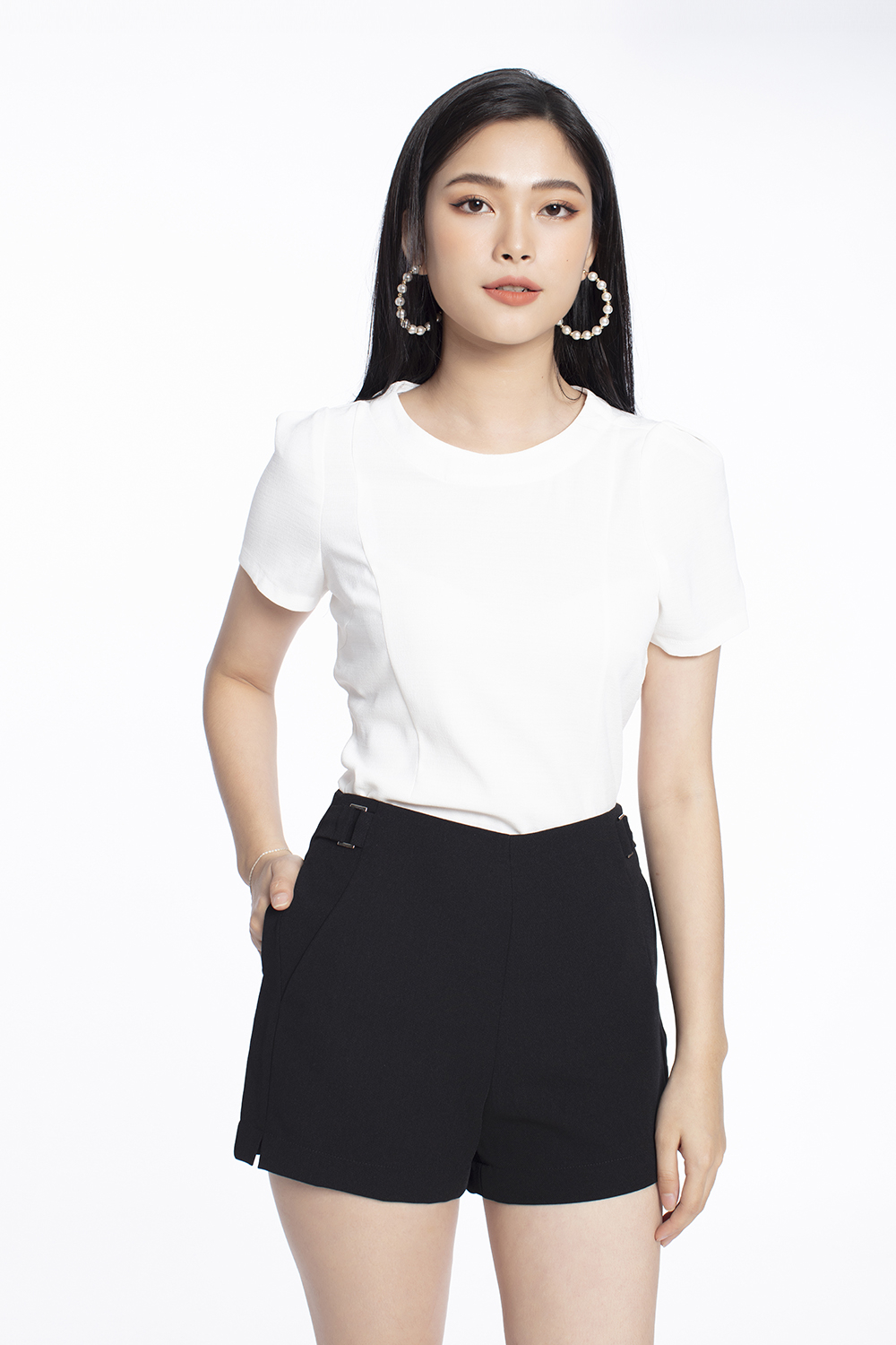 Quần đùi nữ đen có túi 