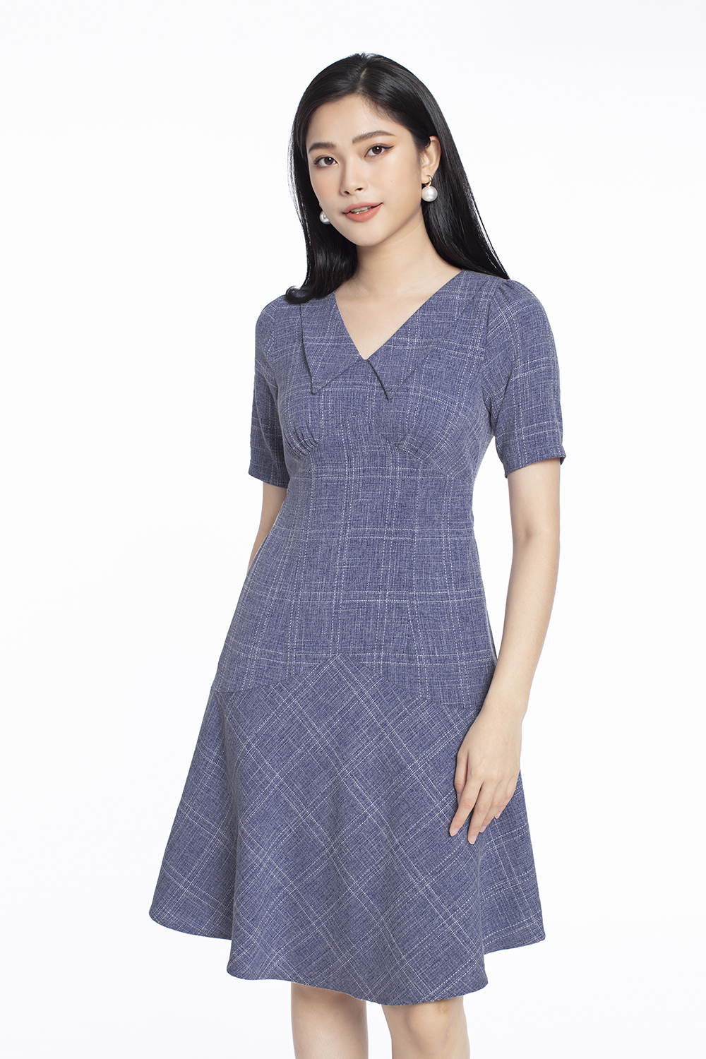 Đầm cổ sen cách điệu dáng xòe 