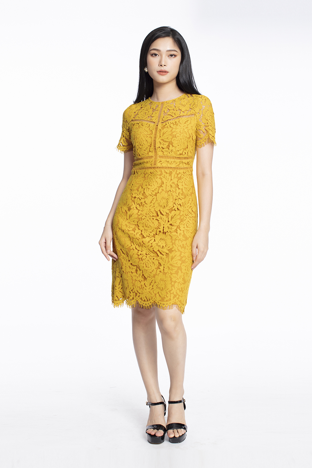 Đầm ren cotton dáng ôm body tay ngắn 