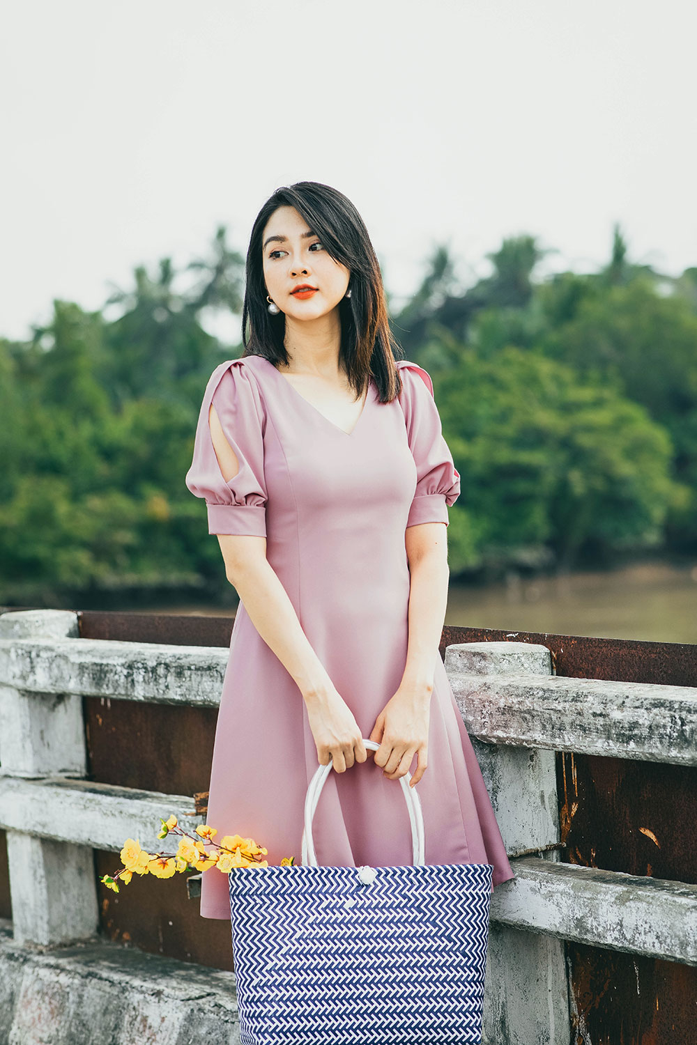 Đầm chữ A cổ tim tay cut-out 