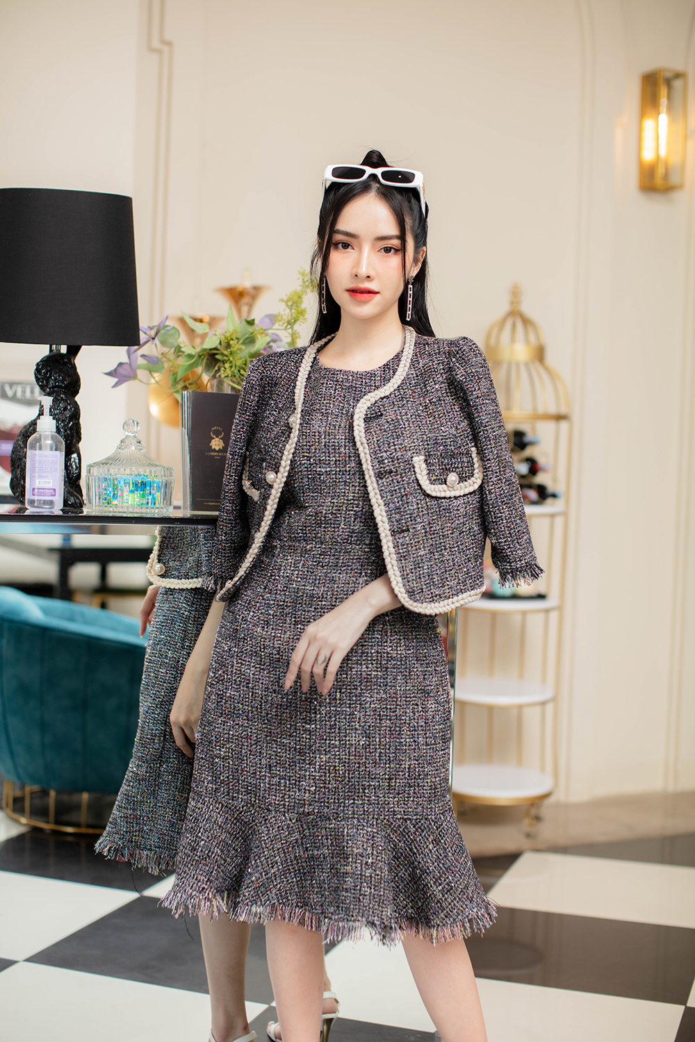 Áo khoác lửng tay lỡ phối viền trắng 