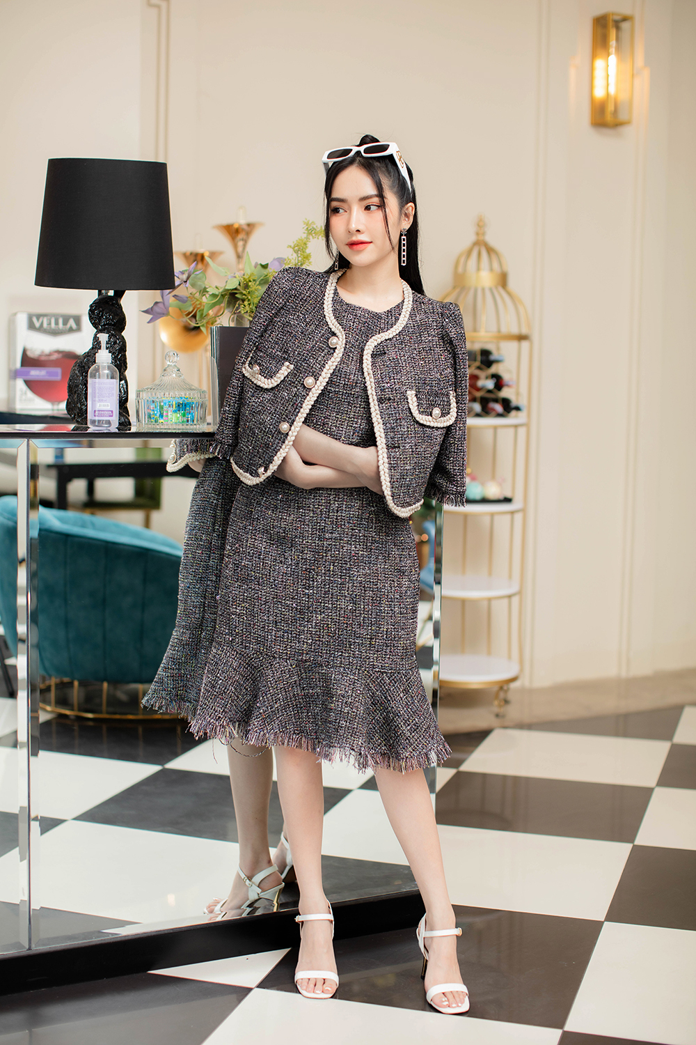 Áo khoác lửng tay lỡ phối viền trắng 