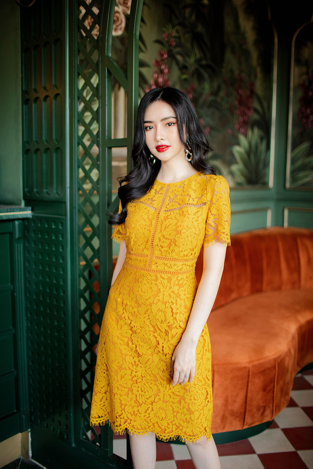 Đầm ren cotton dáng ôm body tay ngắn 