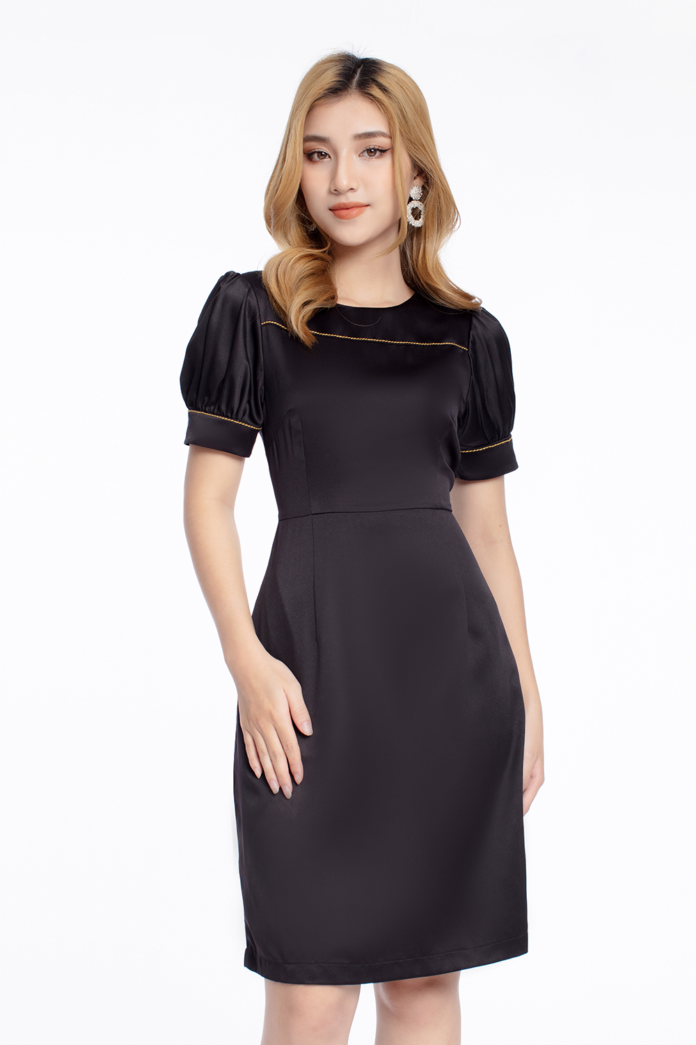 Đầm chữ a màu đen tay ngắn 