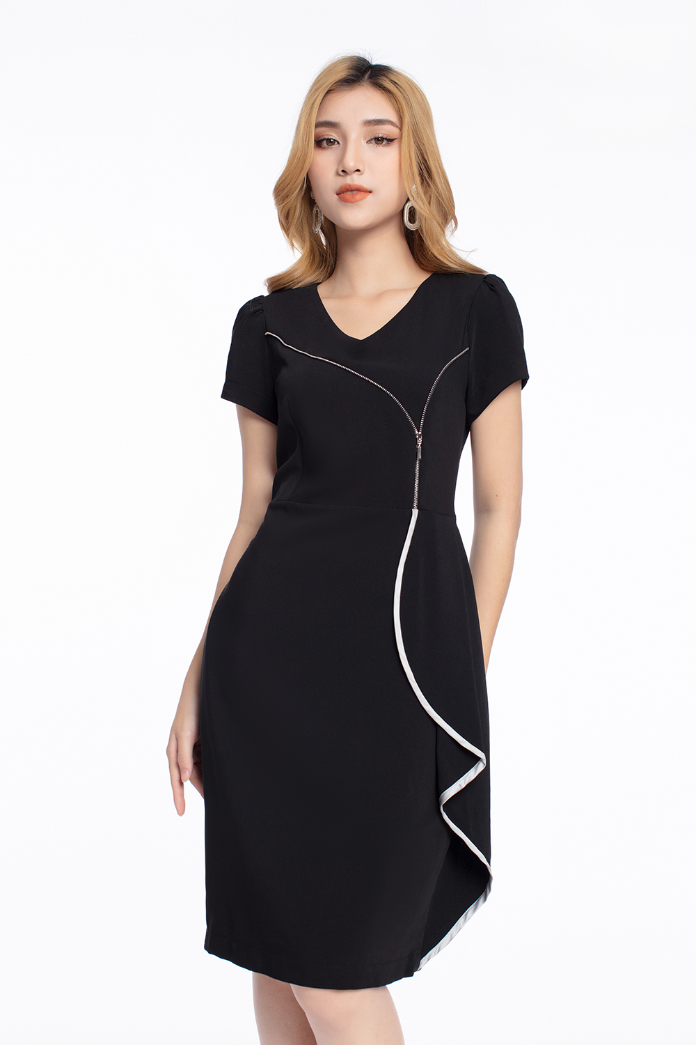 Đầm đen dáng chữ A phối bèo KK101-33