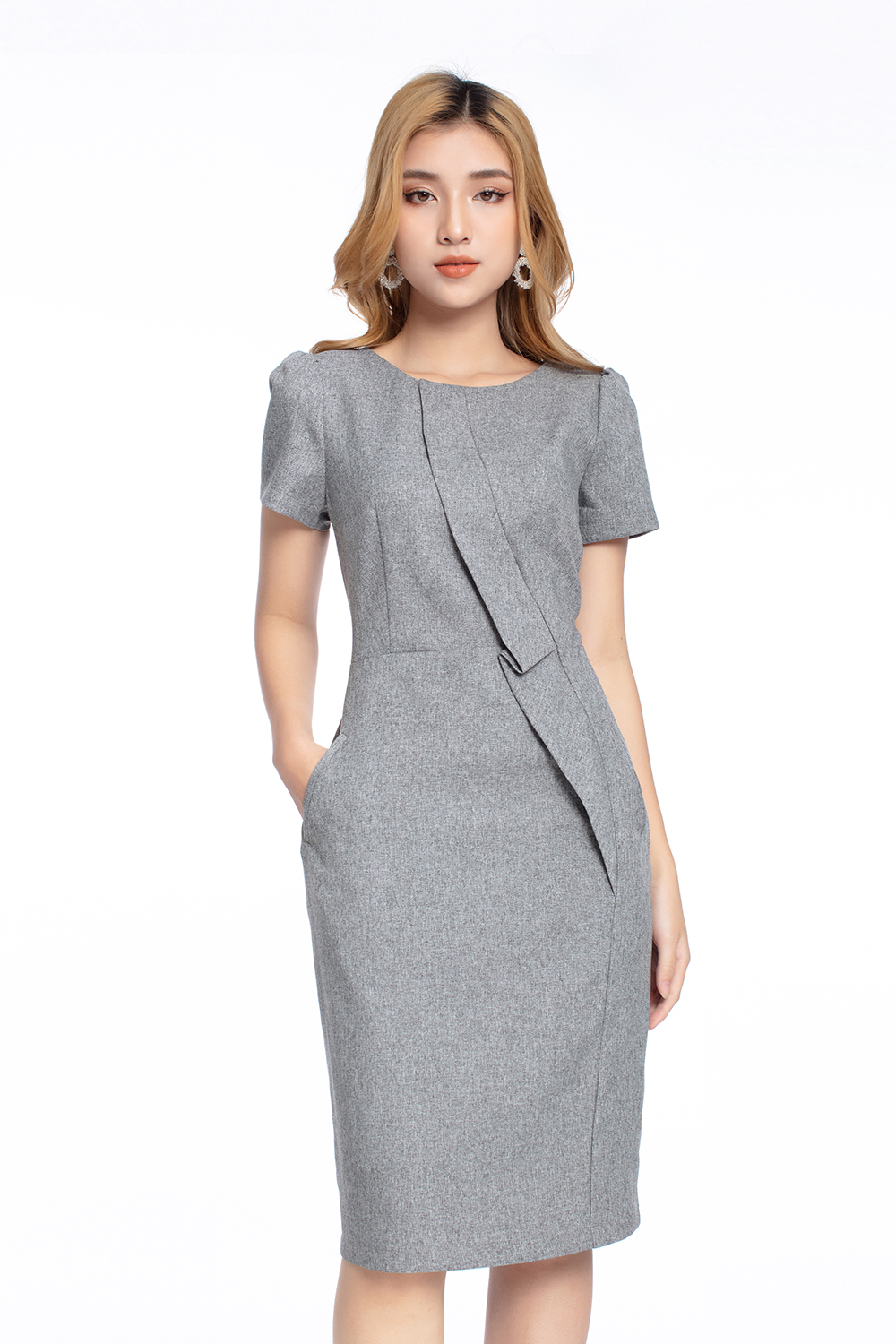 Đầm đơn sắc dáng ôm viền bèo 