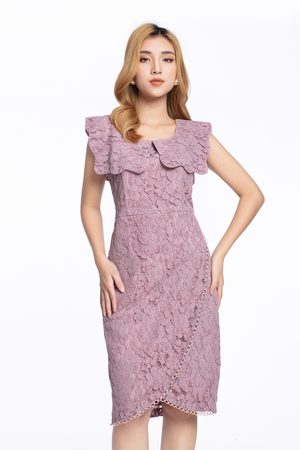 Đầm ren ôm tùng váy đắp chéo 