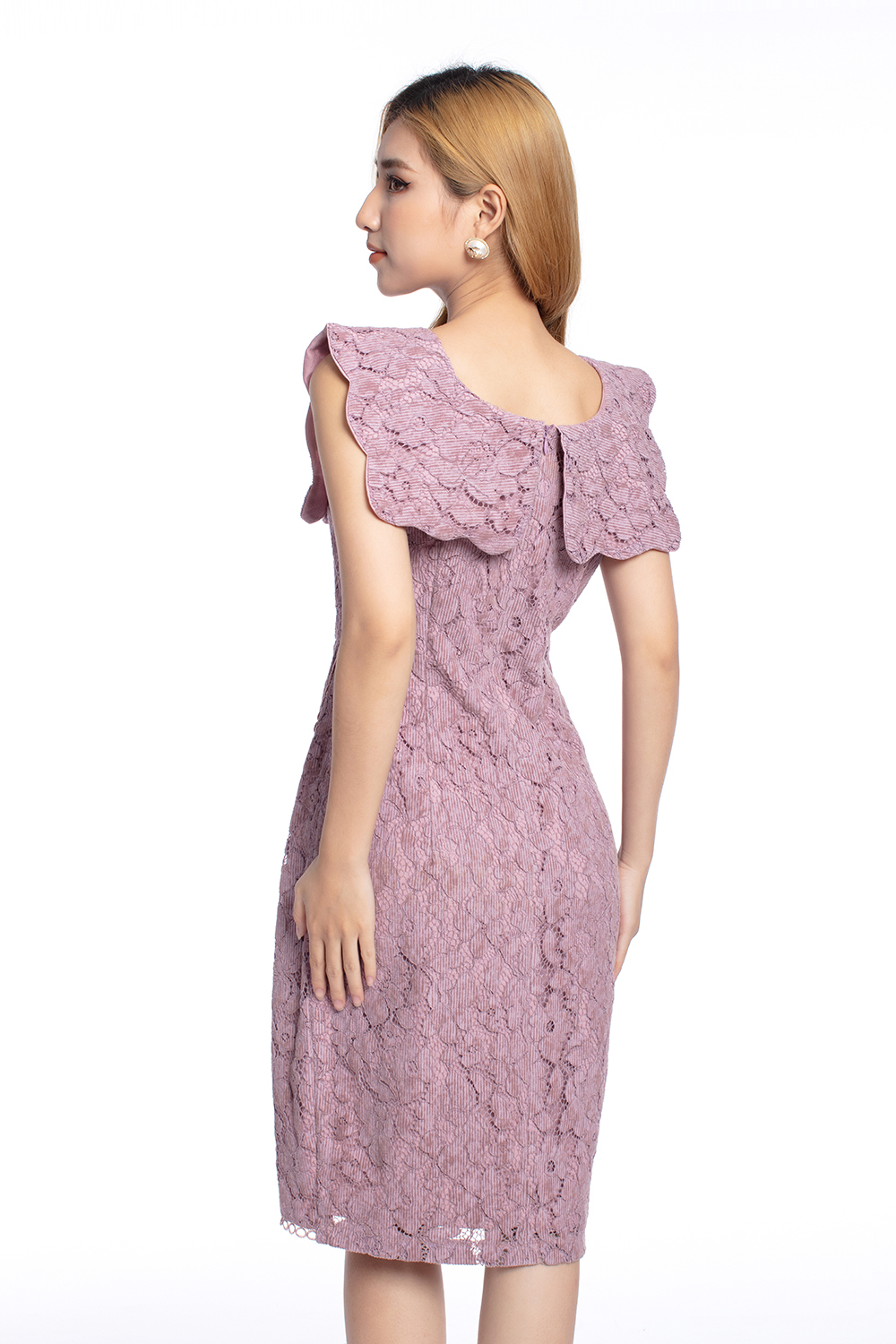 Đầm ren ôm tùng váy đắp chéo 