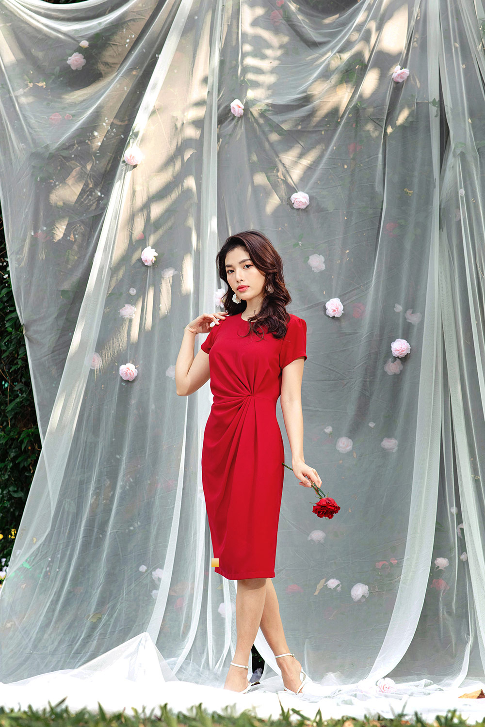 Đầm đỏ dáng ôm body xoắn eo 