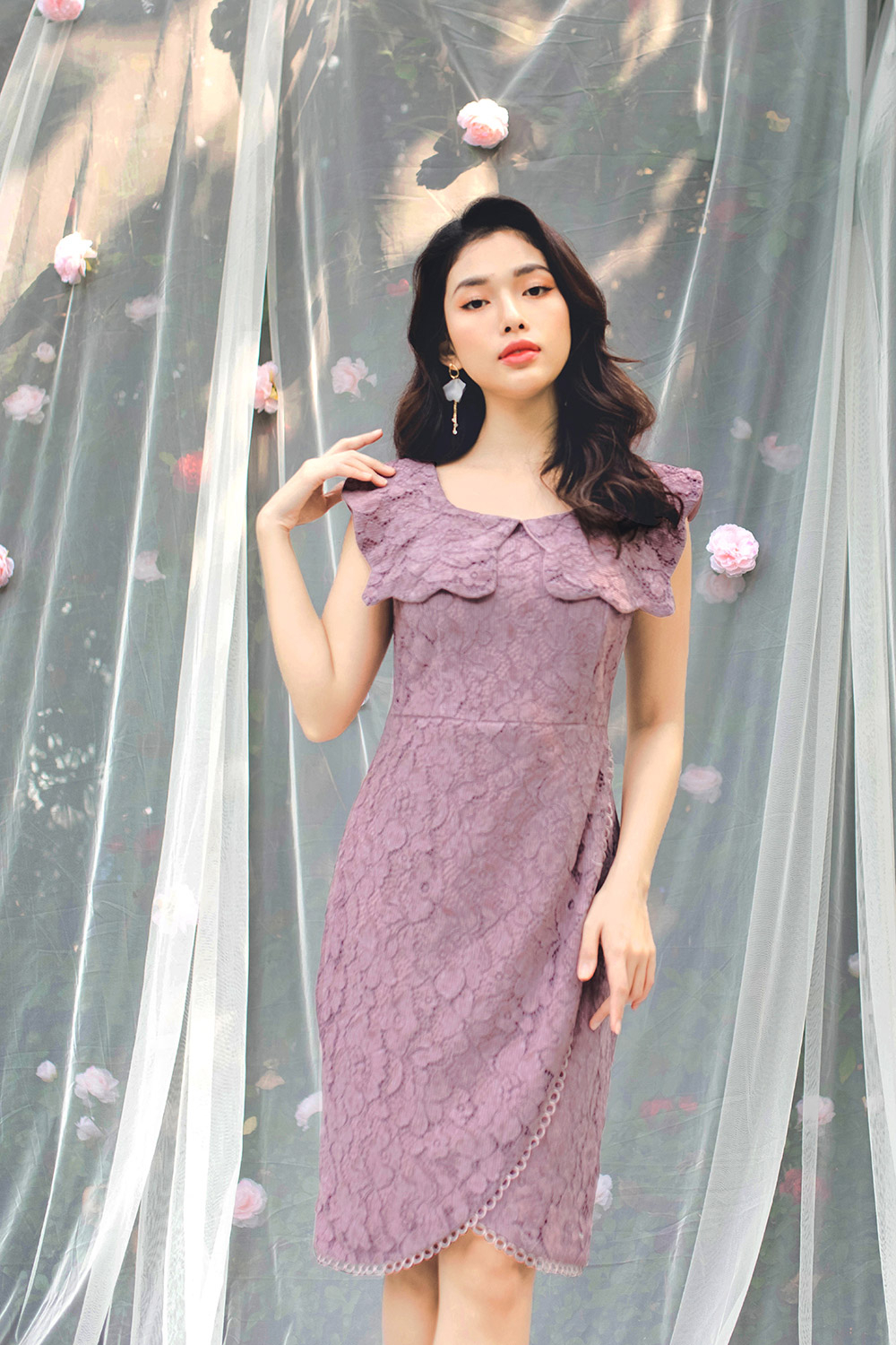 Đầm ren ôm tùng váy đắp chéo 