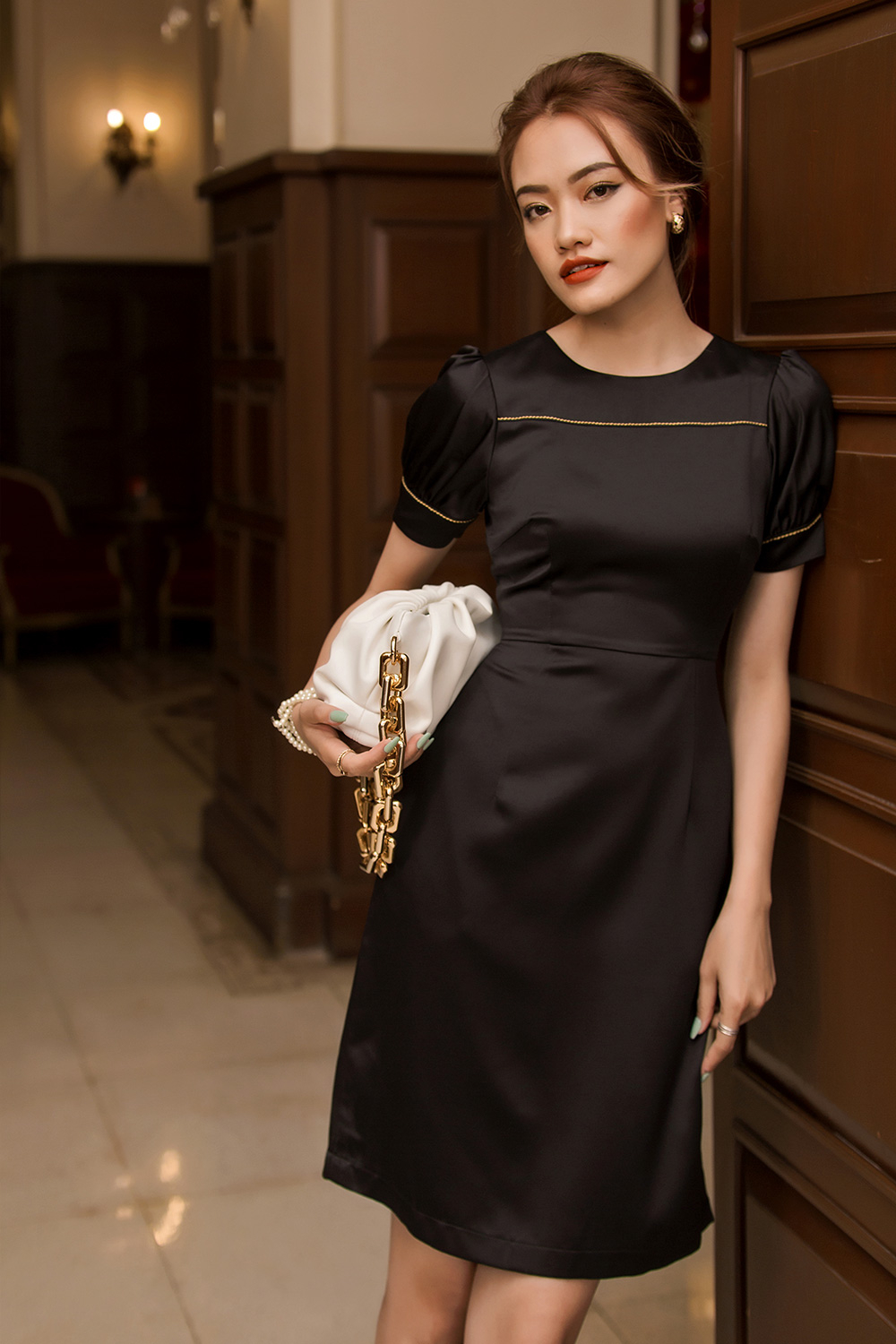 Đầm chữ a màu đen tay ngắn 