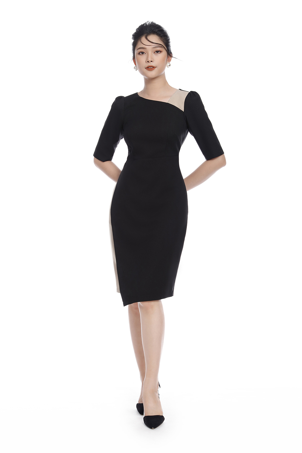 Đầm đen dáng chữ A tùng váy đắp chéo 